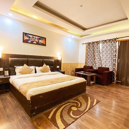 Hotel Manali Queen エクステリア 写真
