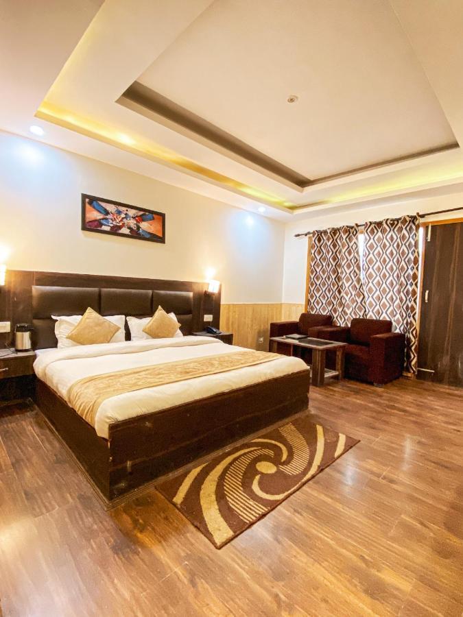 Hotel Manali Queen エクステリア 写真