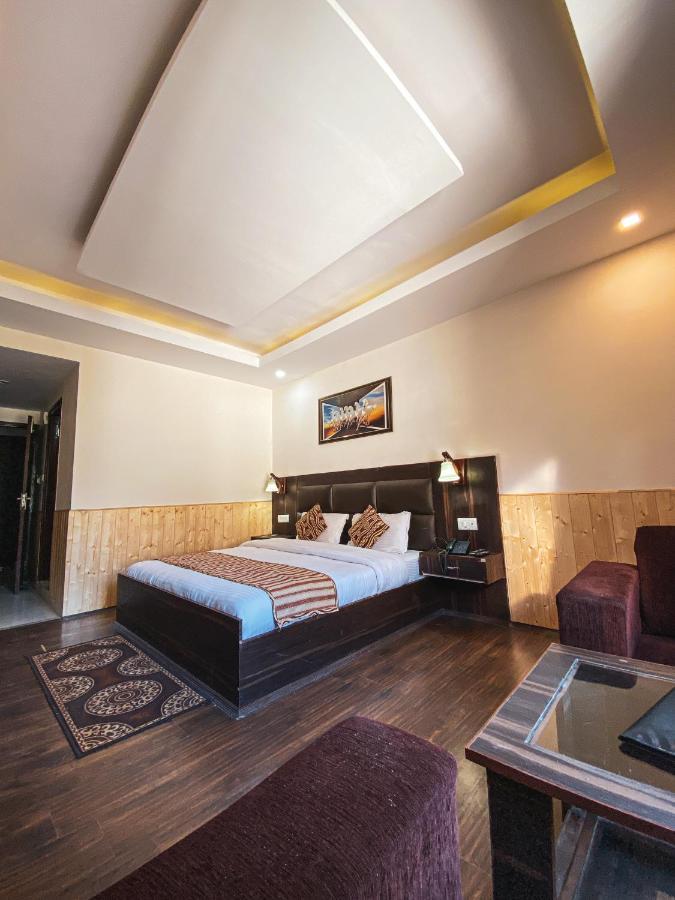 Hotel Manali Queen エクステリア 写真