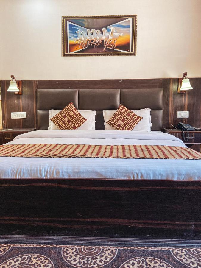 Hotel Manali Queen エクステリア 写真