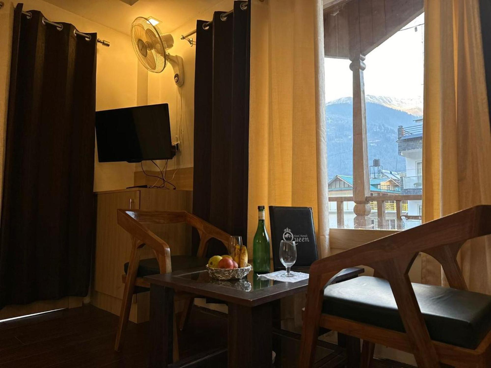 Hotel Manali Queen エクステリア 写真