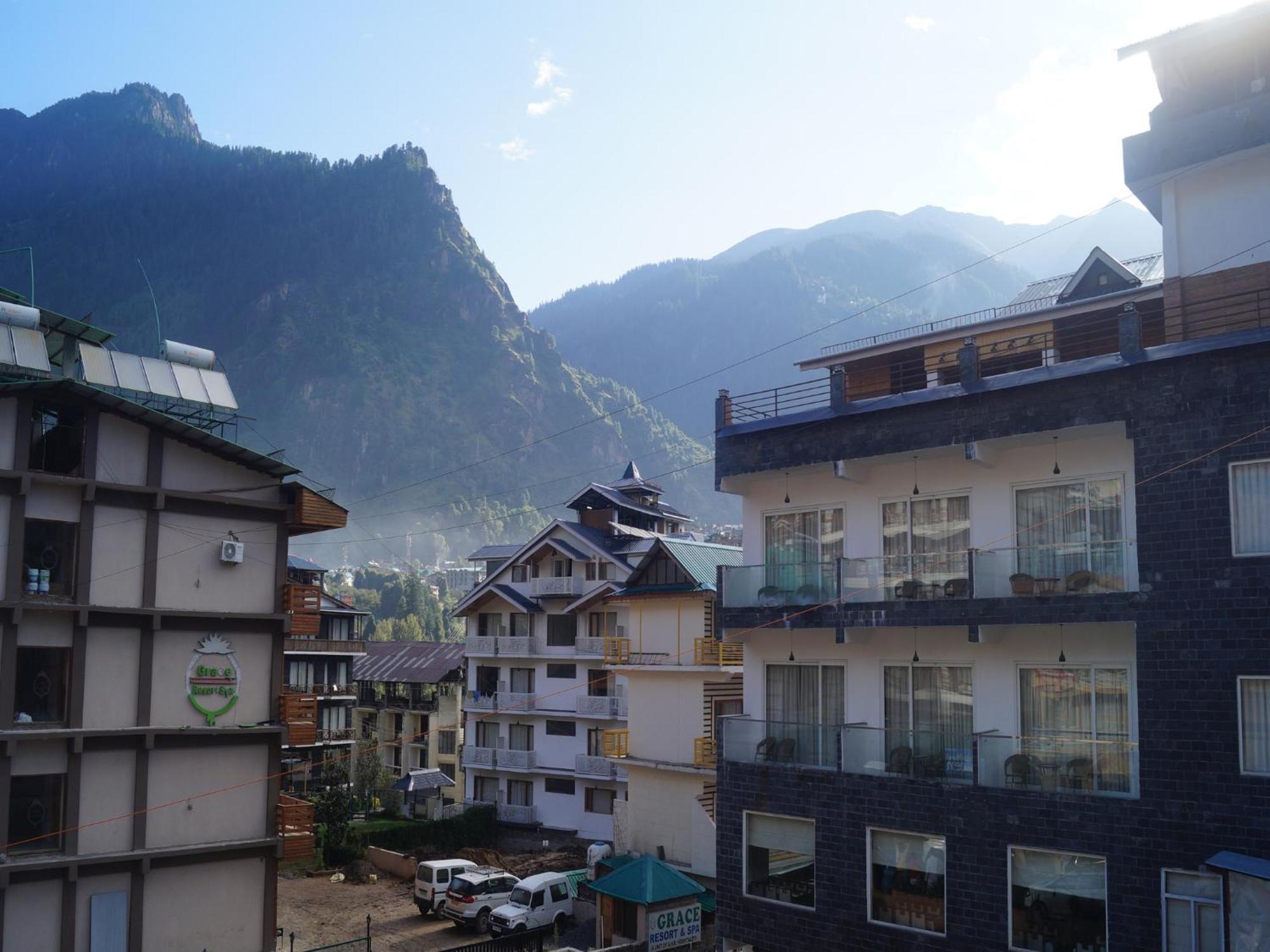 Hotel Manali Queen エクステリア 写真