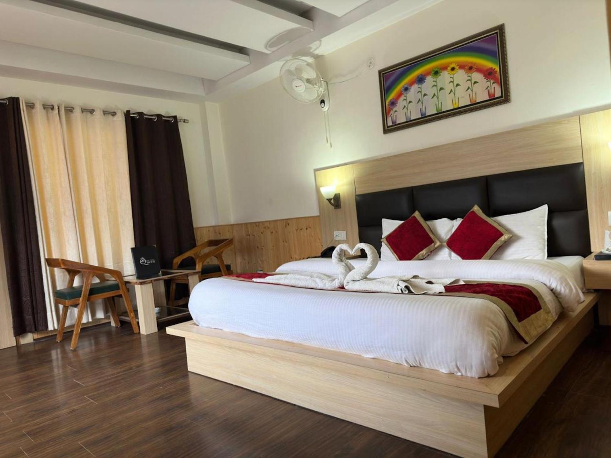 Hotel Manali Queen エクステリア 写真