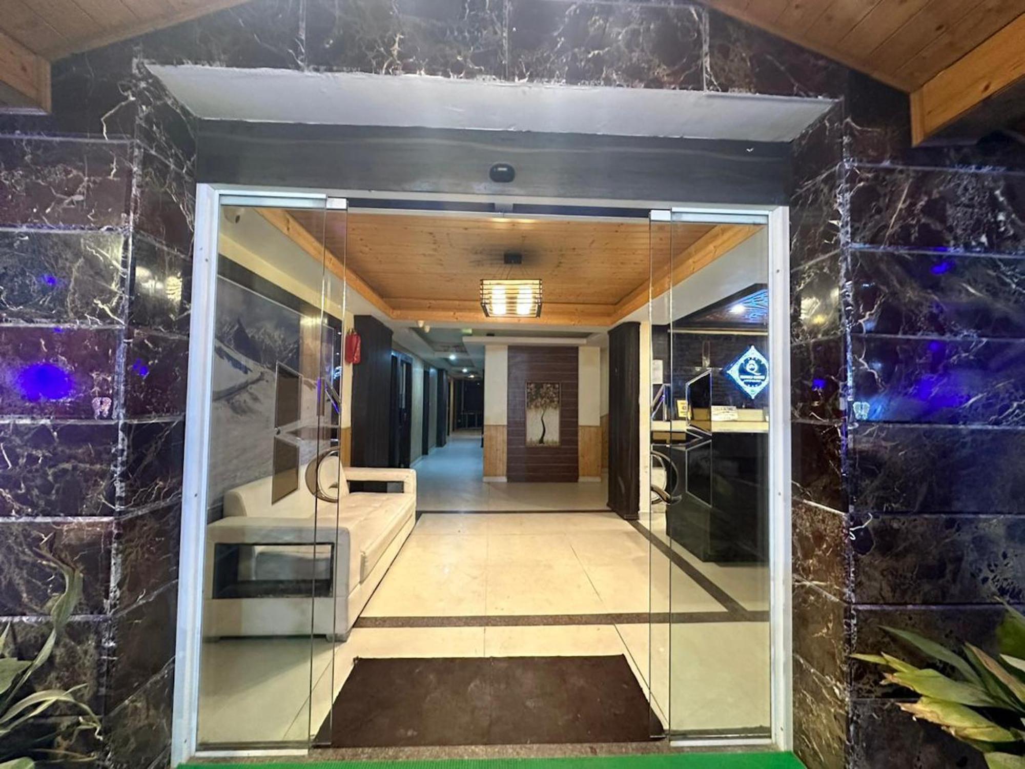 Hotel Manali Queen エクステリア 写真