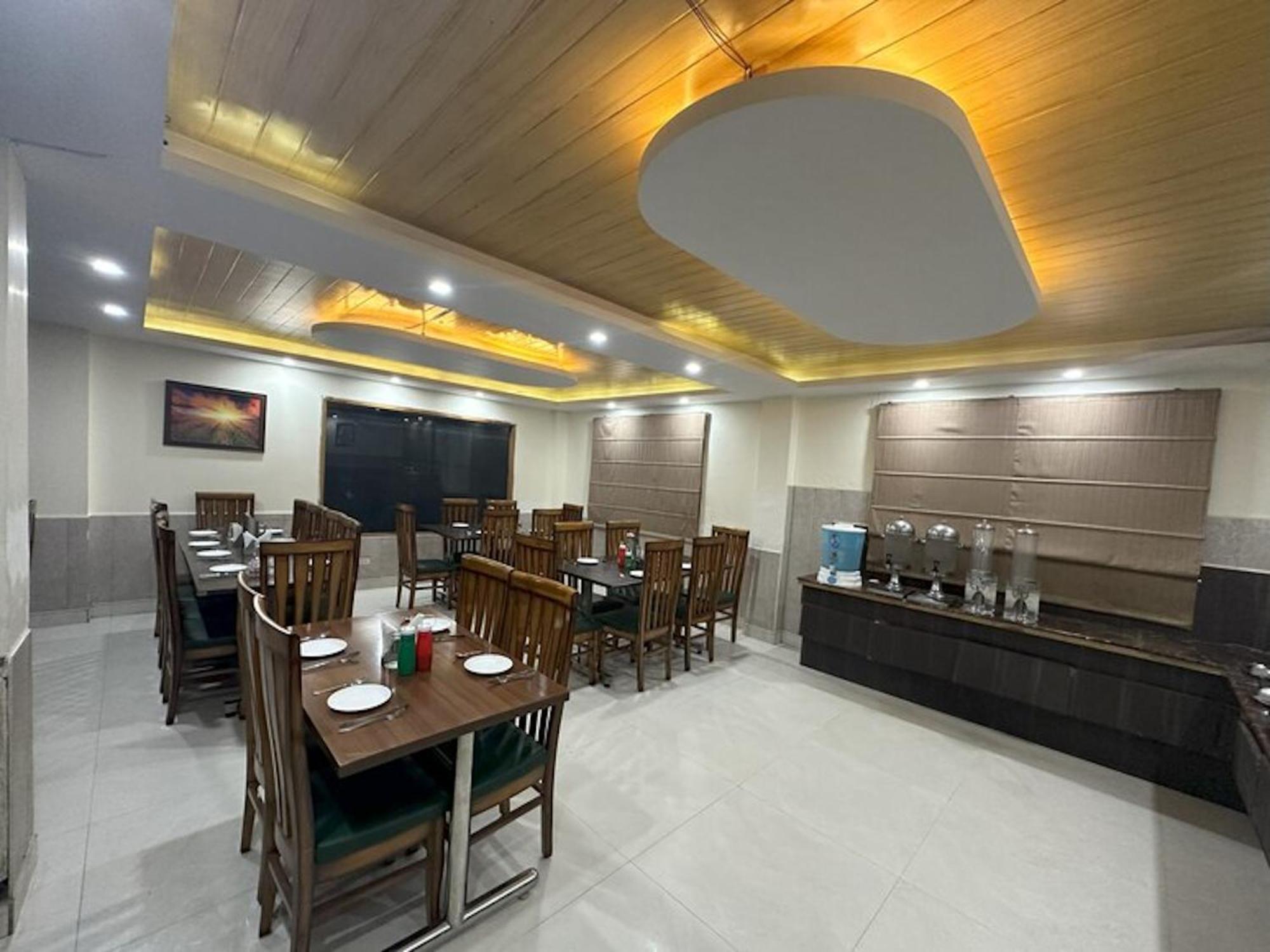 Hotel Manali Queen エクステリア 写真