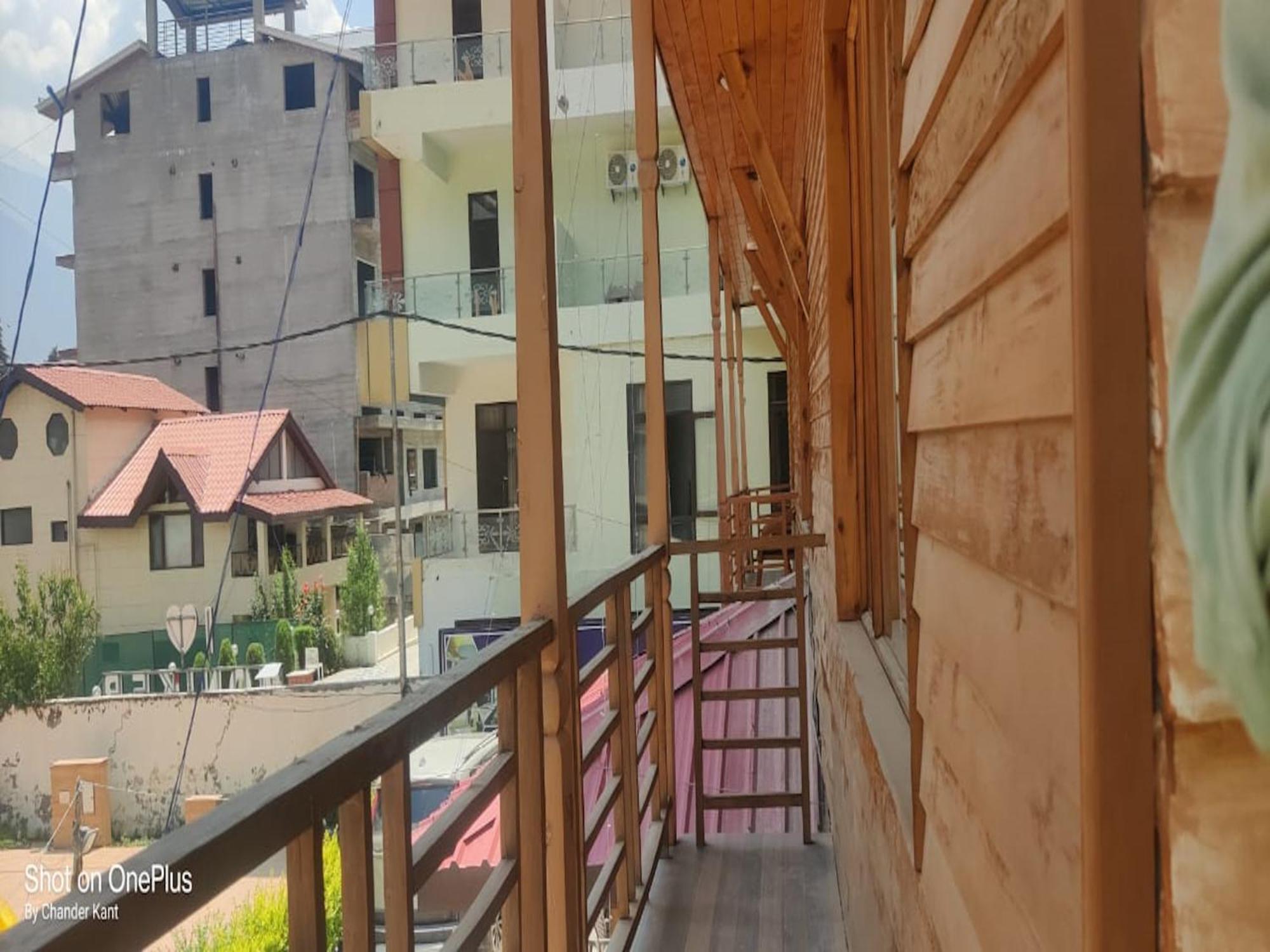 Hotel Manali Queen エクステリア 写真