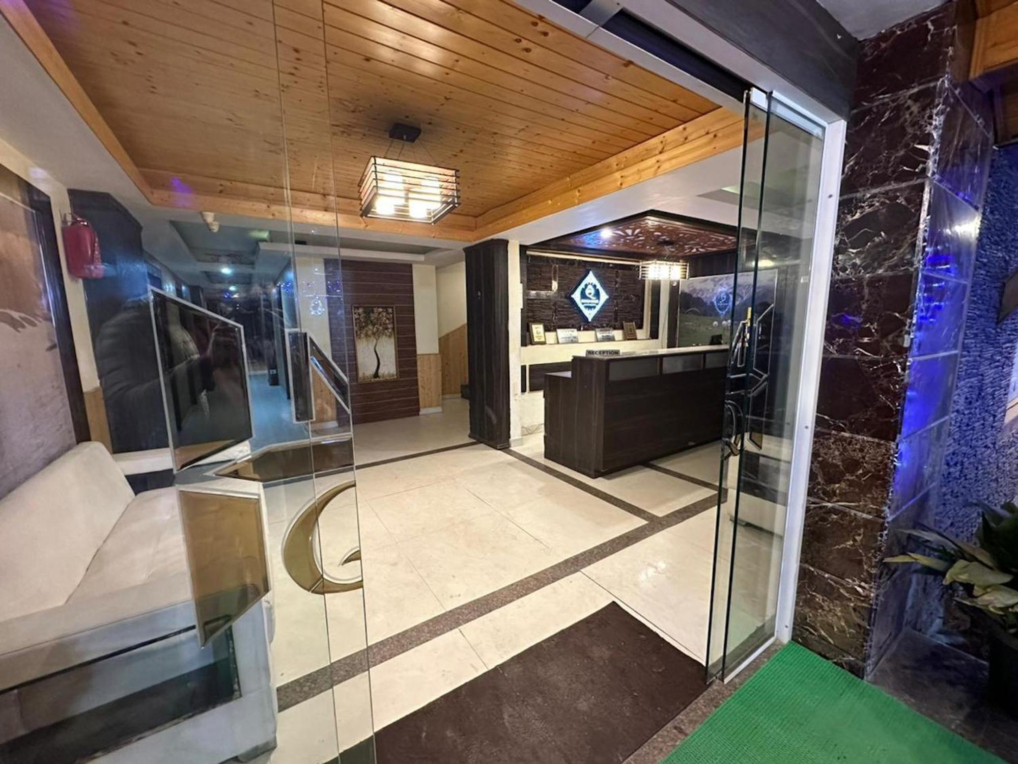 Hotel Manali Queen エクステリア 写真