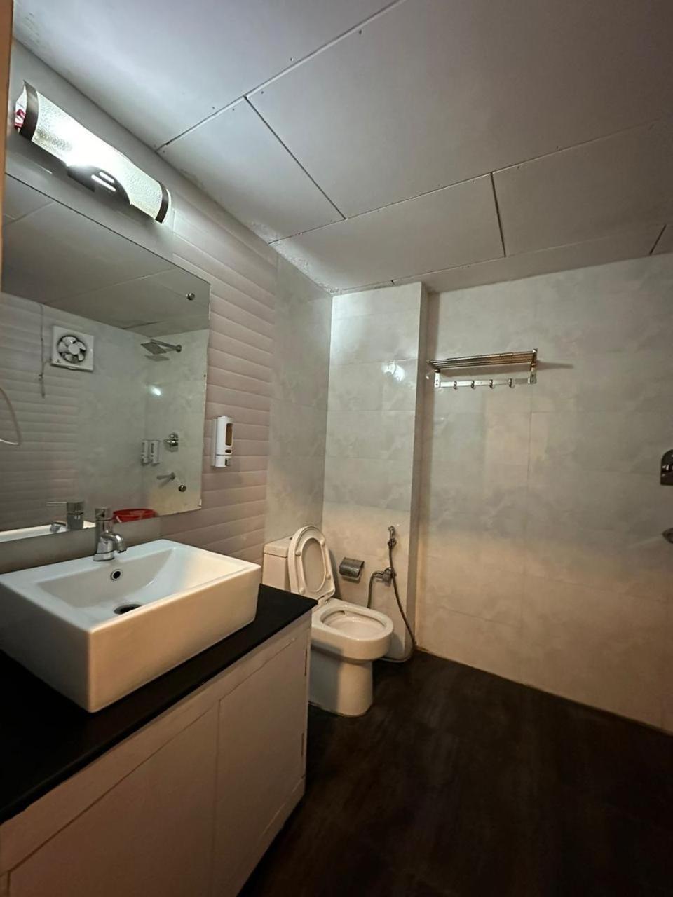 Hotel Manali Queen エクステリア 写真