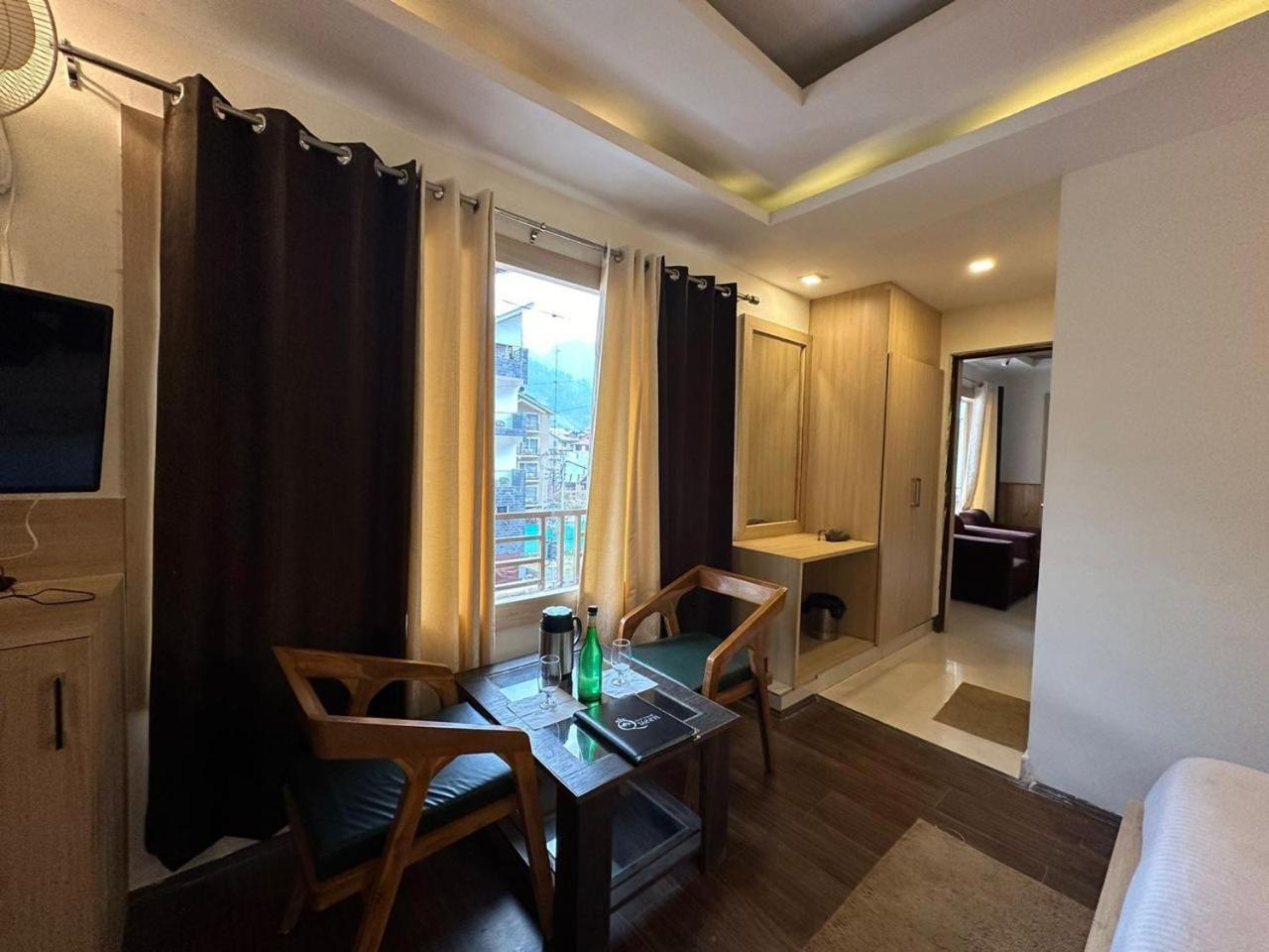 Hotel Manali Queen エクステリア 写真