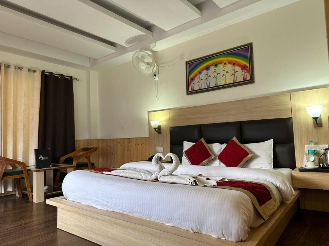 Hotel Manali Queen エクステリア 写真