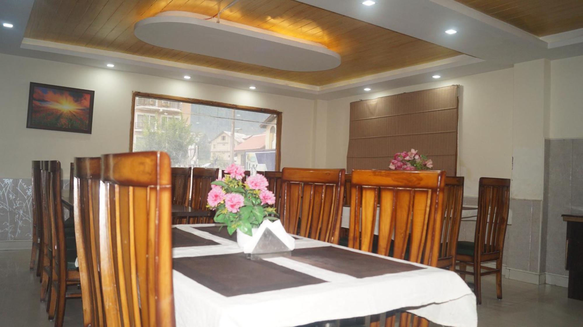 Hotel Manali Queen エクステリア 写真